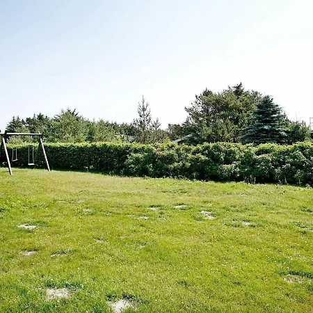 펜션 Three-bedroom In Lokken 41